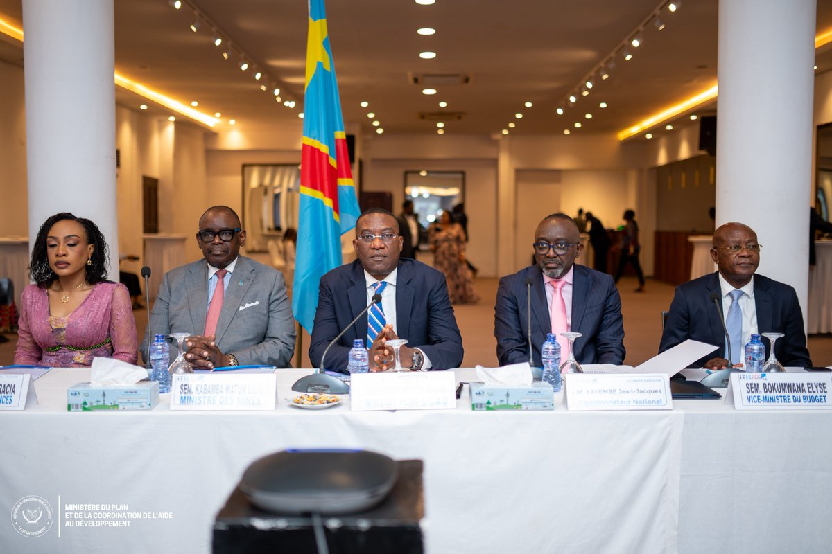 PlanRdc's tweet photo. 23.10.2026 | Kinshasa – RDC
142ᵉ réunion ordinaire du Comité exécutif de l’ITIE-RDC

Le Ministre d’État, Ministre du Plan et de la Coordination de l’Aide au Développement, @guylainnyembo_ , a présidé, ce jeudi 22 octobre, la 142ᵉ réunion ordinaire du Comité exécutif de l’Initiative pour la transparence dans les industries extractives en RDC.

Les travaux ont porté sur :
➡️ L’avancement des activités et les prochaines étapes de la mise en œuvre de l’ITIE en RDC;
➡️ Les rapports de transparence des secteurs minier et forestier;
➡️ Le processus de validation engagé en 2026, qui évalue la conformité du pays à la Norme ITIE ;
➡️ Les enseignements de la participation congolaise à la 10e Conférence mondiale de l’ITIE, tenue à Bruxelles du 5 au 9 octobre 2026.

Cette 142e réunion s’inscrit dans les efforts visant à renforcer la transparence et la redevabilité dans la gestion des ressources naturelles du pays.
@MinBudgetRdc @financesrdc @MinMinesRDC @itierdc