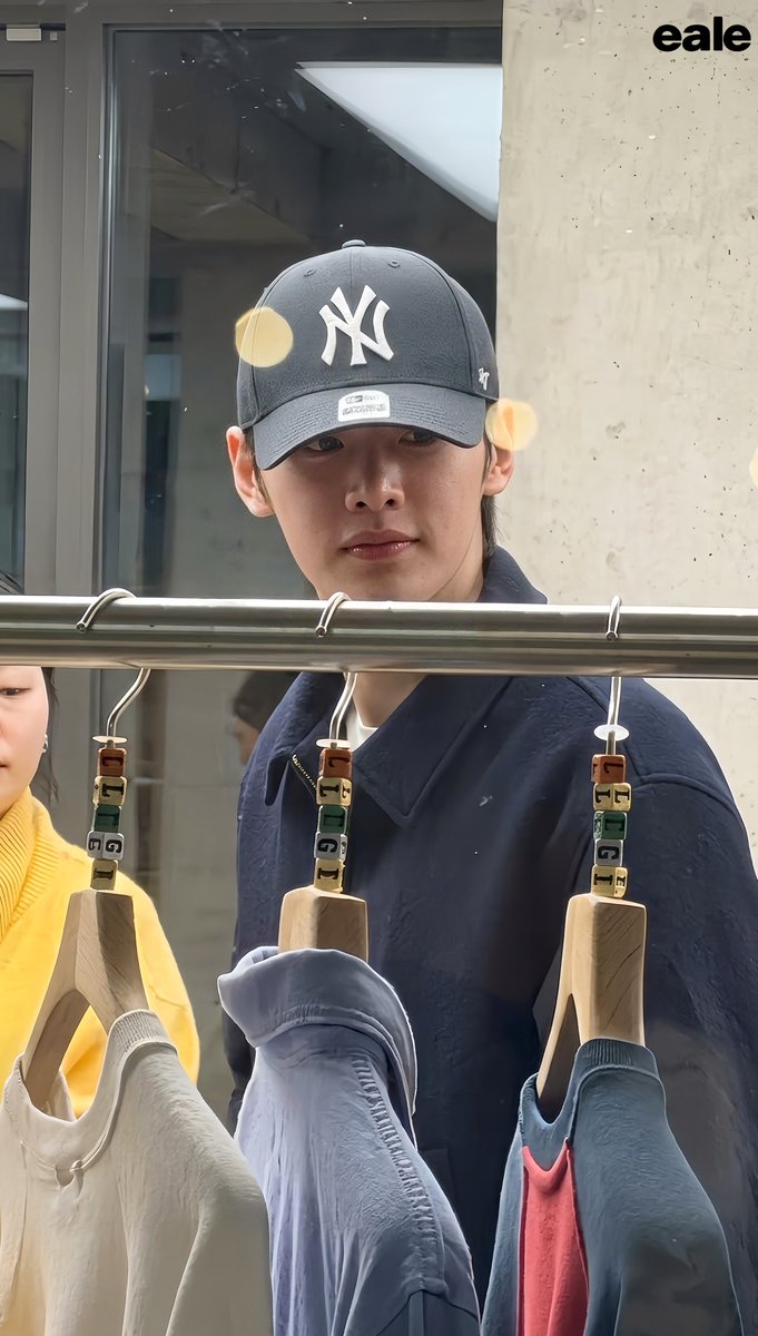 ealelhoon's tweet photo. SUNGHOON UPDATE ❄️
A fresh glimpse of Sunghoon, looking effortlessly captivating as always. 🤍
261023

#SUNGHOON #ENHYPEN #SUNGHOON_UPDATE https://t.co/Tk1FVw0NNQ
