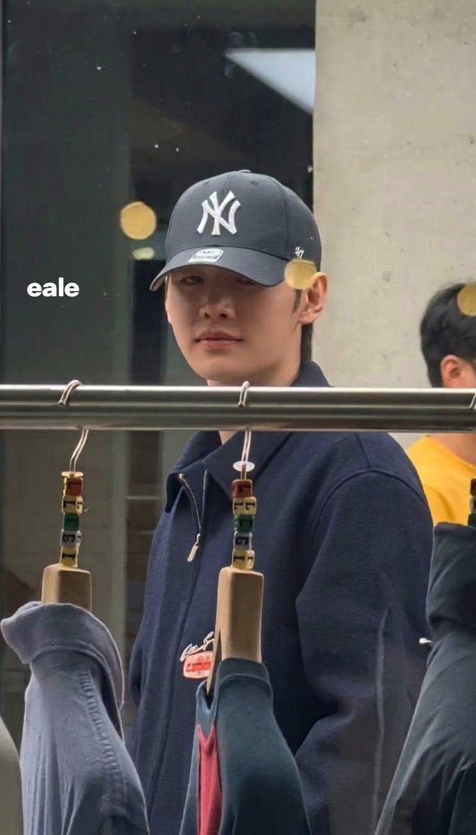 ealelhoon's tweet photo. SUNGHOON UPDATE ❄️
A fresh glimpse of Sunghoon, looking effortlessly captivating as always. 🤍
261023

#SUNGHOON #ENHYPEN #SUNGHOON_UPDATE https://t.co/Tk1FVw0NNQ