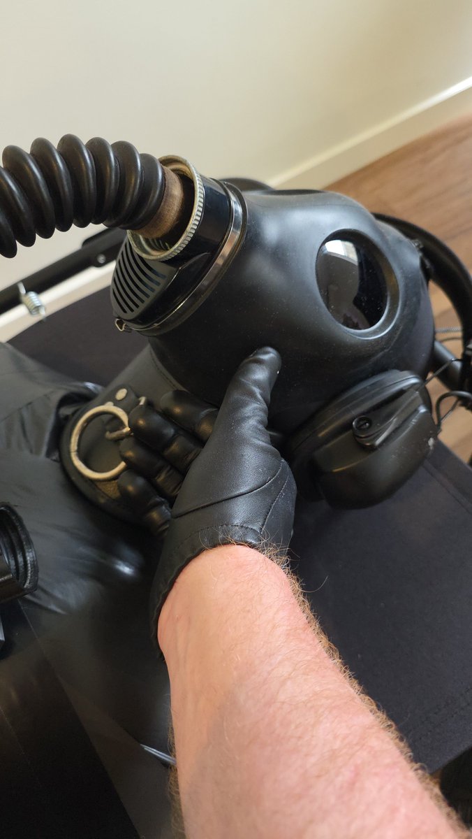 K1nkMega's tweet photo. can't see, can't hear, can't move and its oxygen is under my control. Its always good to remind a sub who is in charge https://t.co/hFasSIv0T2