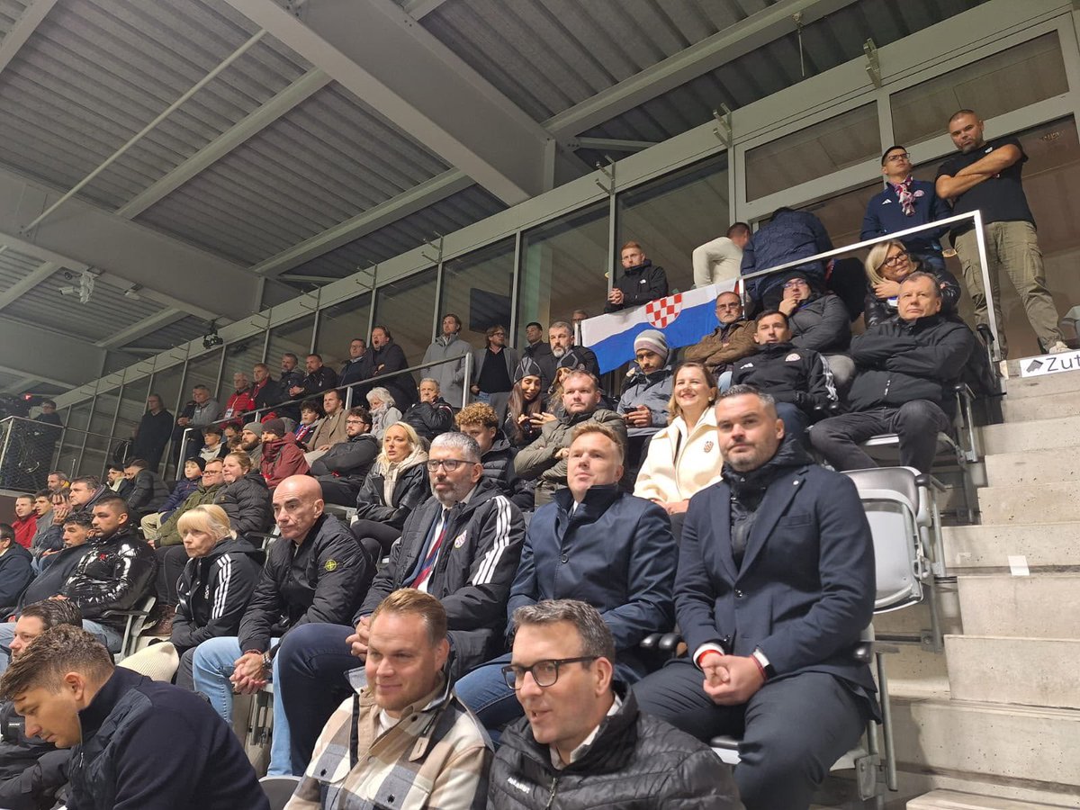 BekicAndrea's tweet photo. An exciting football match yesterday between HNK Hajduk from #Split 🇭🇷 and and FC Thun 🇨🇭ended 1:0 for the visiting team. Good sports atmosphere during the match!
I was pleased to meet the President of the Board of #Hajduk Mr Ivan Bilić and his colleagues before the match. https://t.co/g8mOAAimmV