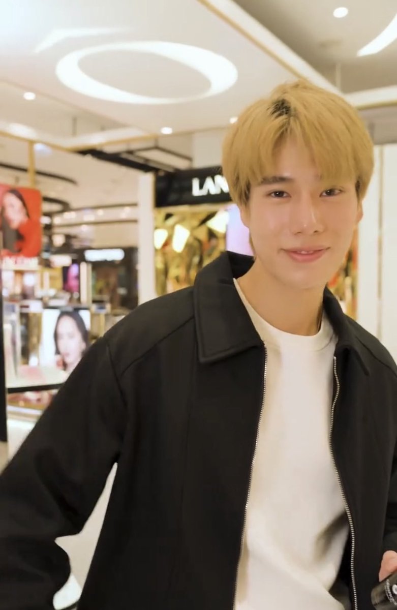 PhuwinOfficial's tweet photo. ➖ 📹 IGR @phuwintang REPOST

Come with me to analyze my skin with @lancometh Beauty Tech 😎🖤

23OCT Omnistar PHUWIN
❥@phuwintang🍯
#phuwintang
#GenifiqueUltimatexPhuwin
#LancomeSkincare
#LancomeThailand https://t.co/D4G3DnILge