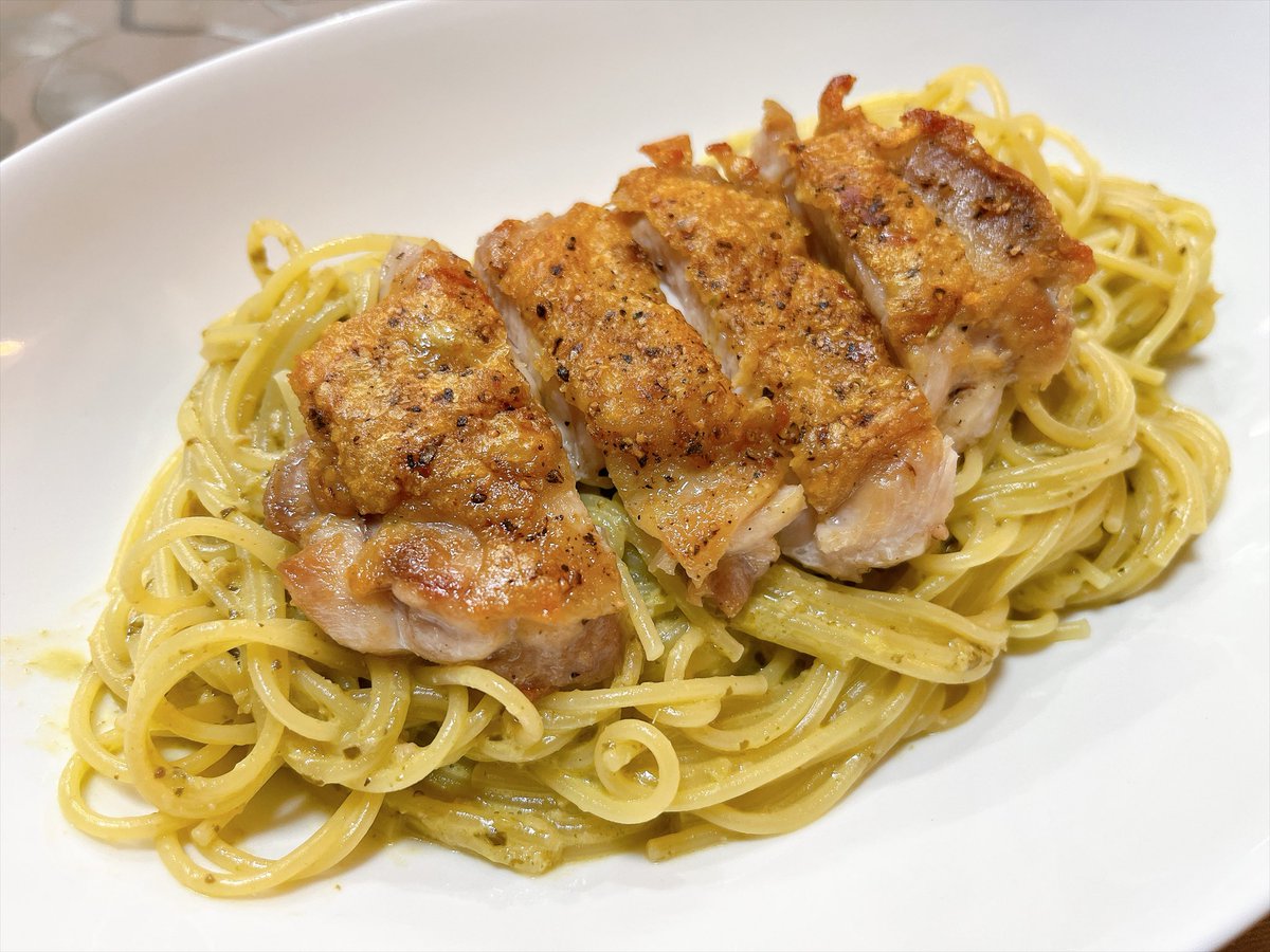 USADAI3's tweet photo. 今週もお疲れ様でした〜🍵

今晩はジェノベーゼパスタの
グリルチキンのせ🌿🍝🐔
ｲﾀﾀﾞｷ━(人˙꒳​˙  )━ﾏｽｯ https://t.co/g31KPQ4vpx