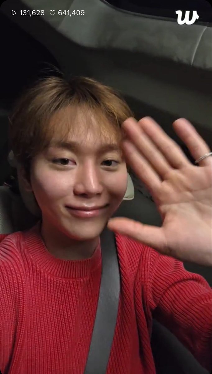 lunehoon's tweet photo. seungkwan mentioned that him and dino are thinking of shaving their hair together if both of their time matches but it got cut off because he received a notif and said he really has to go 😭 https://t.co/2wD9mV1Cat