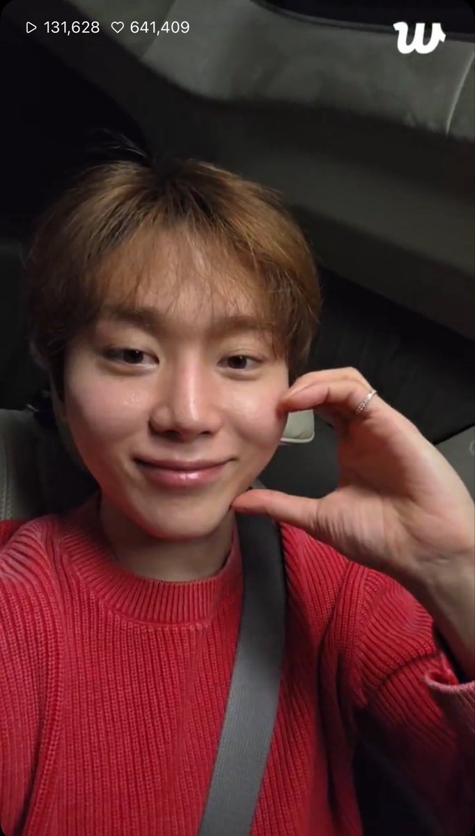 lunehoon's tweet photo. seungkwan mentioned that him and dino are thinking of shaving their hair together if both of their time matches but it got cut off because he received a notif and said he really has to go 😭 https://t.co/2wD9mV1Cat