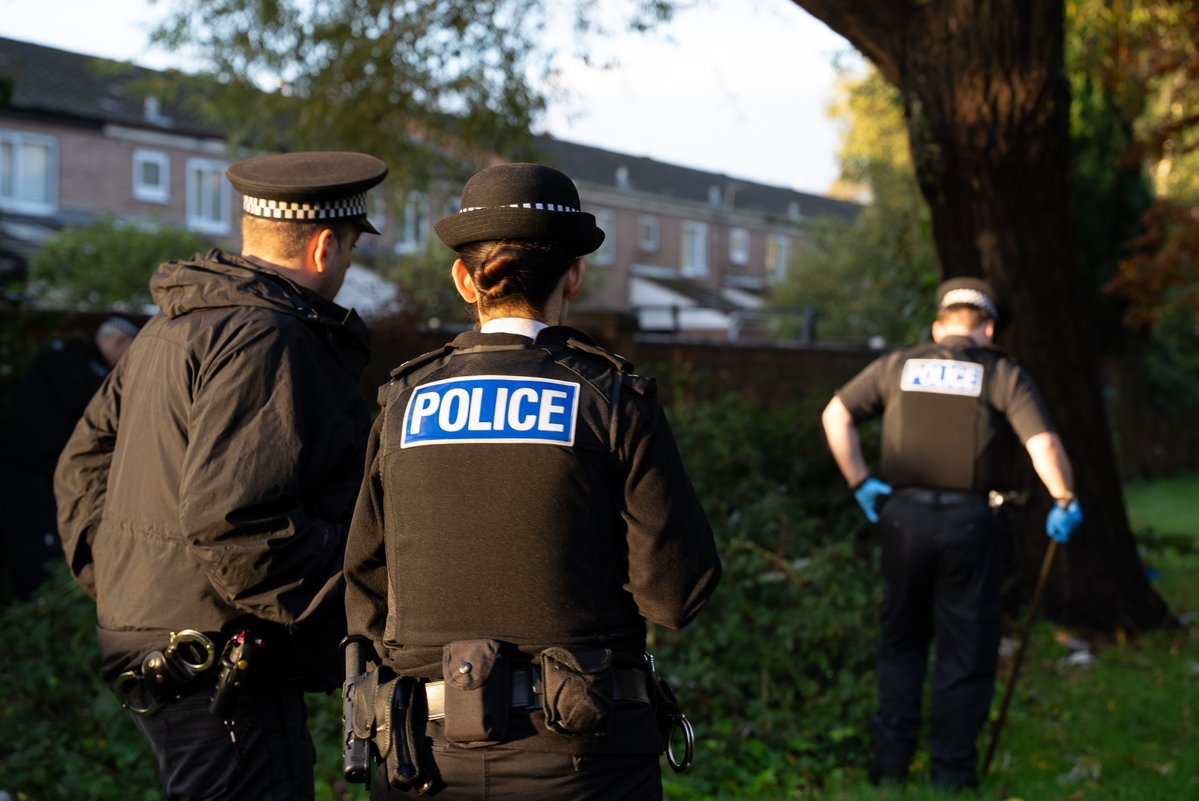 MerseyPolice's tweet photo. An early morning wake up call 👮 

🚨 Five men have been arrested following seven warrants in #Toxteth this morning.

Officers from Project Medusa and Neighbourhood Policing officers from Liverpool Basic Command Unit conducting investigations into serious organised crime carried out the warrants in the early hours today.

➡️ We can confirm a 20-year-old man from Toxteth, a 22-year-old man from Toxteth, a 25-year-old man from Kirkby and a 35-year-old man form Edge Hill have been arrested on suspicion of being concerned in the supply of Class A drugs.
➡️ A fifth man, aged 45 from Toxteth, was arrested having breached a court order. 

They remain in police custody for questioning following the seizure of a quantity of Class A drugs, mobile phones and cash from the addresses.

As well as the warrants, officers have conducted open land searches looking for hidden or discarded weapons, quad bikes have been deployed to open spaces and additional high visibility patrols will remain in the area and throughout the weekend.

We are completely committed to targeting those who cause misery, disrupting their activity and improving the lives of people in Merseyside as a result 🤝 

Drugs have no place in our society. We know they fuel violence, exploitation, organised criminality and anti-social behaviour, and it is honest, hardworking people in our communities who pay the cost.

We simply will not tolerate it, and we ask anyone who has information on drug supply or organised crime in their area to come forward so we can take the robust positive action as we have seen this morning in Toxteth.

If you have concerns about drug dealing in your area you can contact us on social media @MerPolCC.

You can also report information via our website: https://t.co/L0l2iUgGps or call 101.

Alternatively, contact the independent charity Crimestoppers anonymously on 0800 555 111. In an emergency always call 999.