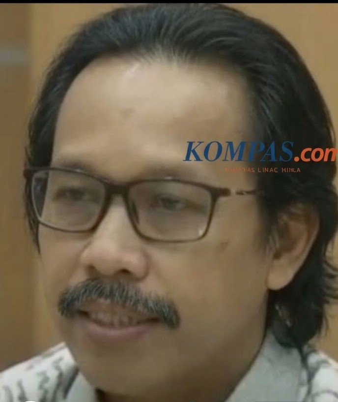 Lightcross's tweet photo. @regar_op0sisi Mirip gak sih kalo ada kumis? Kupingnya terbuka keluar (cap lang) https://t.co/k3SuvcBcVV
