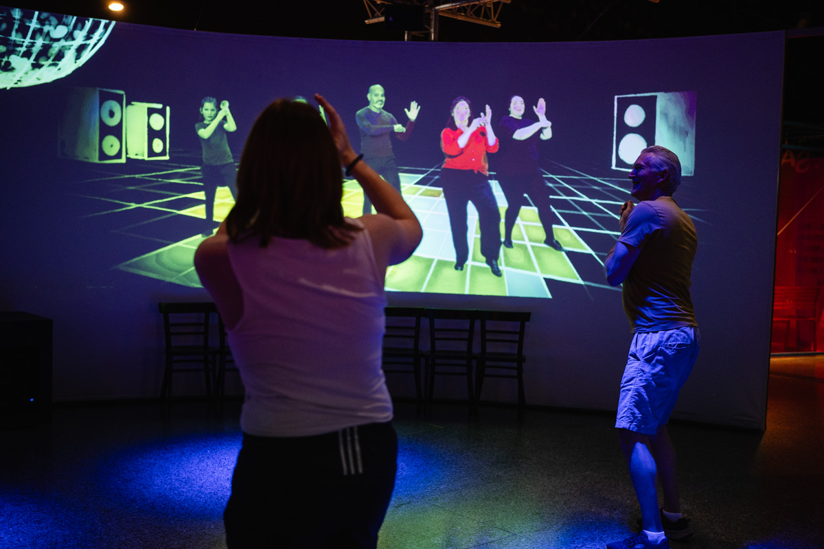 CACiencies's tweet photo. Si vienes al #MuseudelesCiències no olvides:

🕺🧬🚀Recorrer exposiciones como "Bailar", "Bosque de Cromosomas" o las dedicadas al espacio, Marte o la Luna

👩‍🔬👨‍🔬Participar en los experimentos de la #CienciaaEscena

⚡️🎭Disfrutar de los espectáculos del #TeatrodelaCiencia https://t.co/9gBXEXwC7O