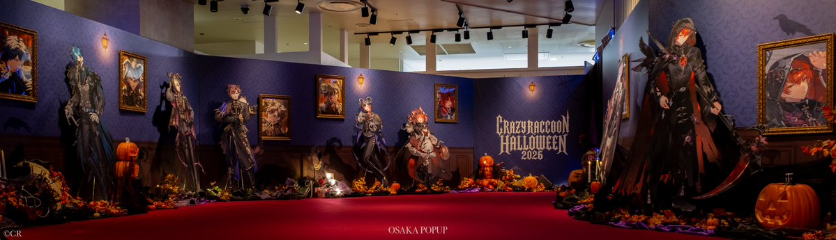 crazyraccoon406's tweet photo. 【CRAZY RACCOON STORE】

明日からCR STORE & Osaka POPUPにて『CR HALLOWEEN 2026』グッズの販売が開始！
展示内容の一部を公開！🎉

また、オンライン、プライズ、ストア、及び大阪ポップアップにて販売される一部のグッズに購入個数の制限を設けさせていただきます。
予めご了承ください。

▼購入制限
・SLIDE MIRROR（各種1点まで）
・ACRYLIC KEYCHAIN（各種1点まで）
・RANDOM CARD（各タイプ 15枚まで）
・RANDOM CHARM（各タイプ 10回まで）

※お一人様当たりの購入制限になります。
※上記の商品以外には購入制限は設けておりません。
※受注販売時には購入制限はございません。
※CR LANDでは展示およびプライズ商品、CR STOREではプライズ商品以外のグッズ販売を行います。入口がそれぞれ異なりますので、お間違えのないようご注意ください。