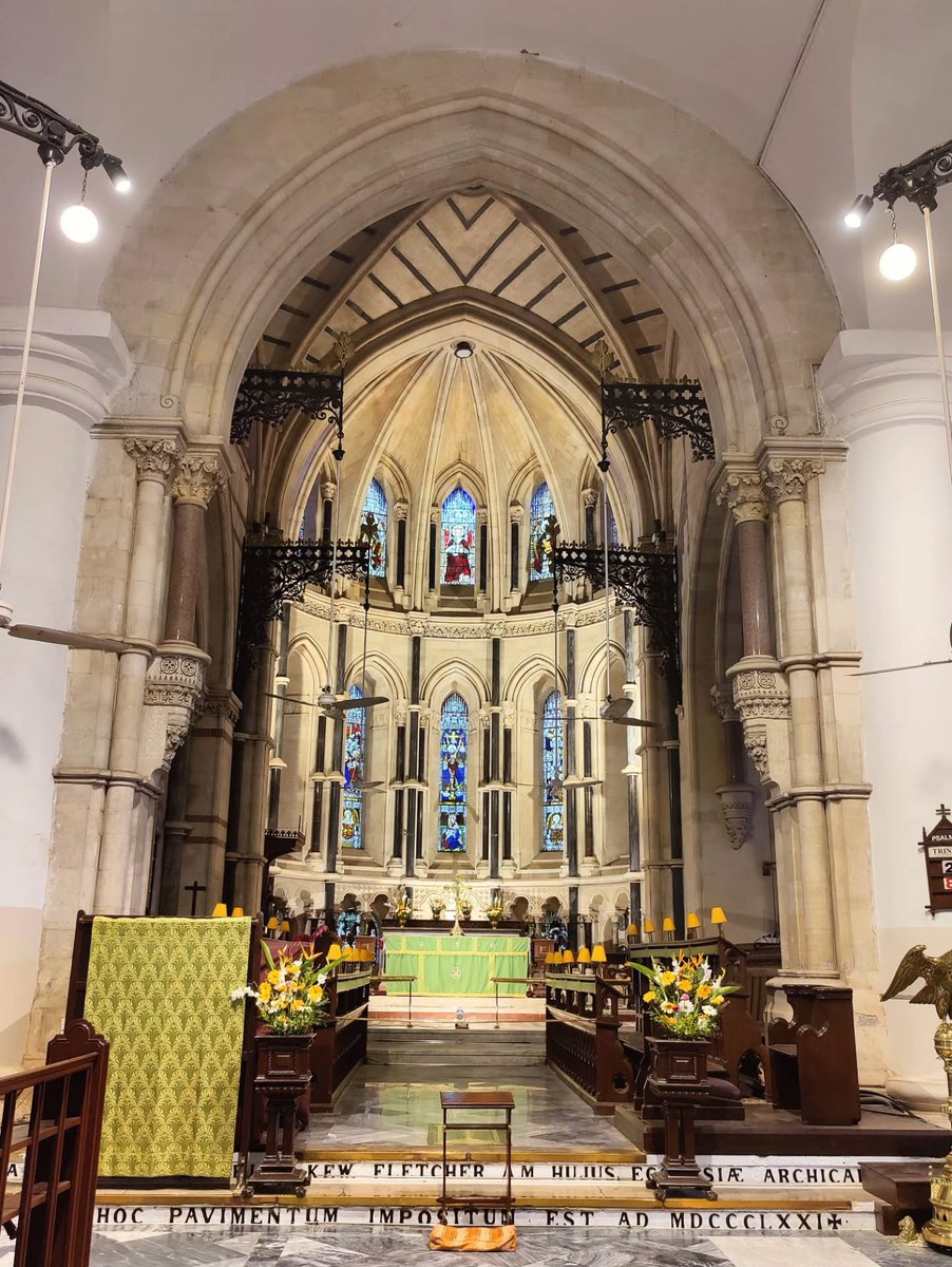 MariaSValle's tweet photo. St. Thomas Cathedral marked colonial Bombay’s point zero, the city’s 18th-century center. Built in 1718, it was Bombay’s first Anglican church. Of 16 milestones commissioned in 1817, 10 remain in their original locations. https://t.co/qrbsZXEn9E