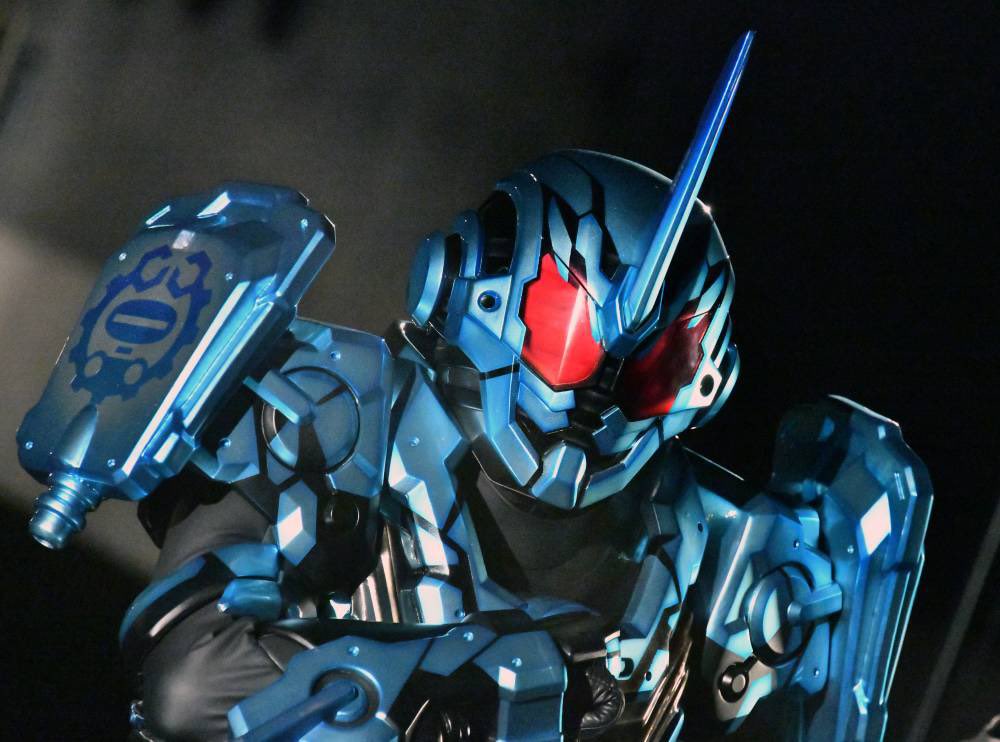 studio_TSKK's tweet photo. 名護さんの太陽が昇るライジングイクサに対して武田さんの強化フォームが猛吹雪なのエモいな(オタク特有のこじ付け妄想クソ考察、ライジングイクサは名護さん専用でもない、カス考察)青空の会に対して音也が愛したのは真夜だし、父親を自殺させた名護さんと故人でも時を超えて息子を助けた音也は真逆 https://t.co/XBtB7SCfYO