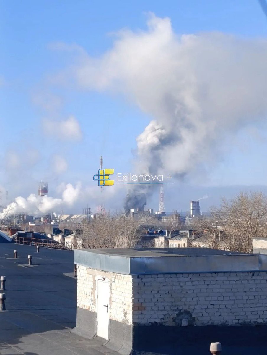 Maks_NAFO_FELLA's tweet photo. 🔥 The attack on Azot, JSC Uralkhim OHC, in the city of Berezniki, Perm Krai.

Azot is a large chemical production complex located on an area of ​​about 140 hectares and consisting of about 90 production buildings. https://t.co/esPMGrFp9u