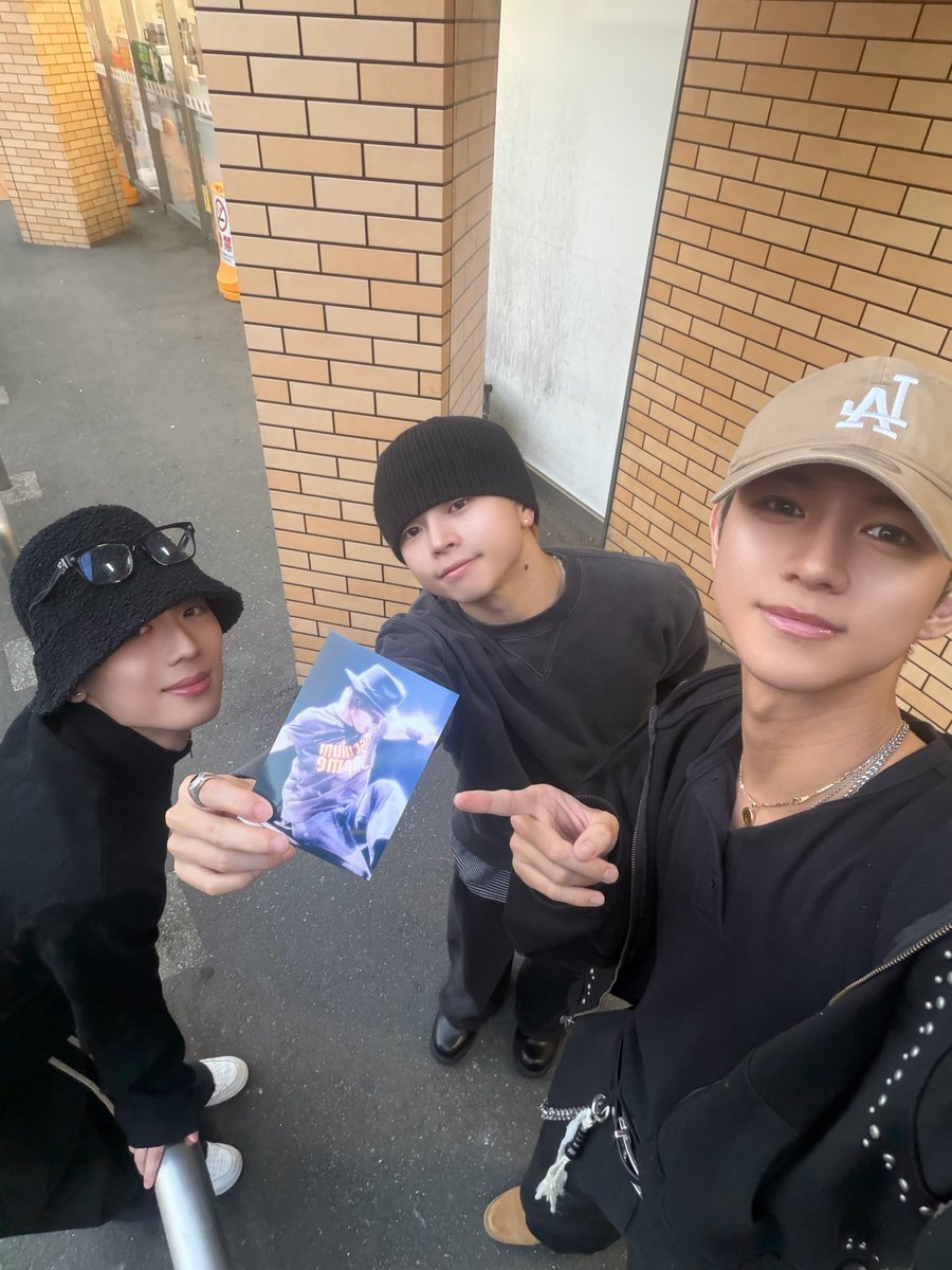 oneoreight__'s tweet photo. みんなでセブンプリントに行ってきました〜✨
みなさんも是非お揃いでゲットしてくださいね！！

🗓️販売期間：10/1(木)~10/31(土)まで

🔗 #セブンプリント 詳細はこちら
https://t.co/DTayTmb7Rb

@7dream_com 
#ONEOREIGHT  #1OR8
#1DERZ #1OR8_GATHER https://t.co/IT90ccFlKy