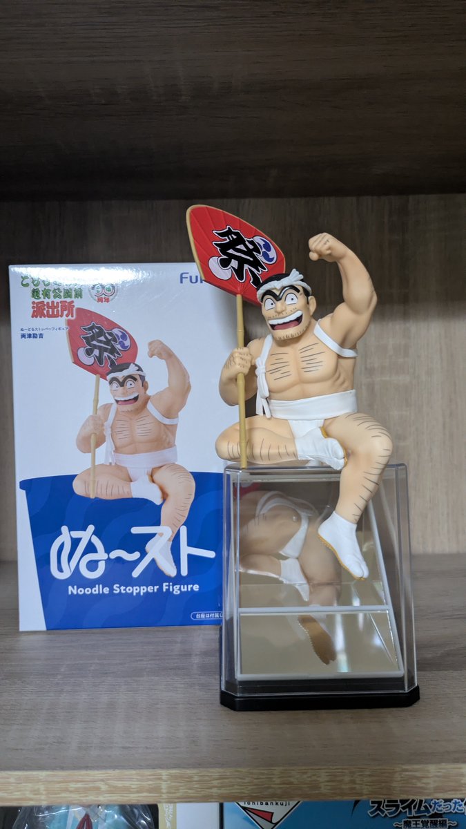pomupomu2_gou's tweet photo. 両さんのぬーストフィギュア届いた！！

自作台座でフィギュアを持たなくても
お尻が見れる仕様だ✨️ https://t.co/GrtapGItNe