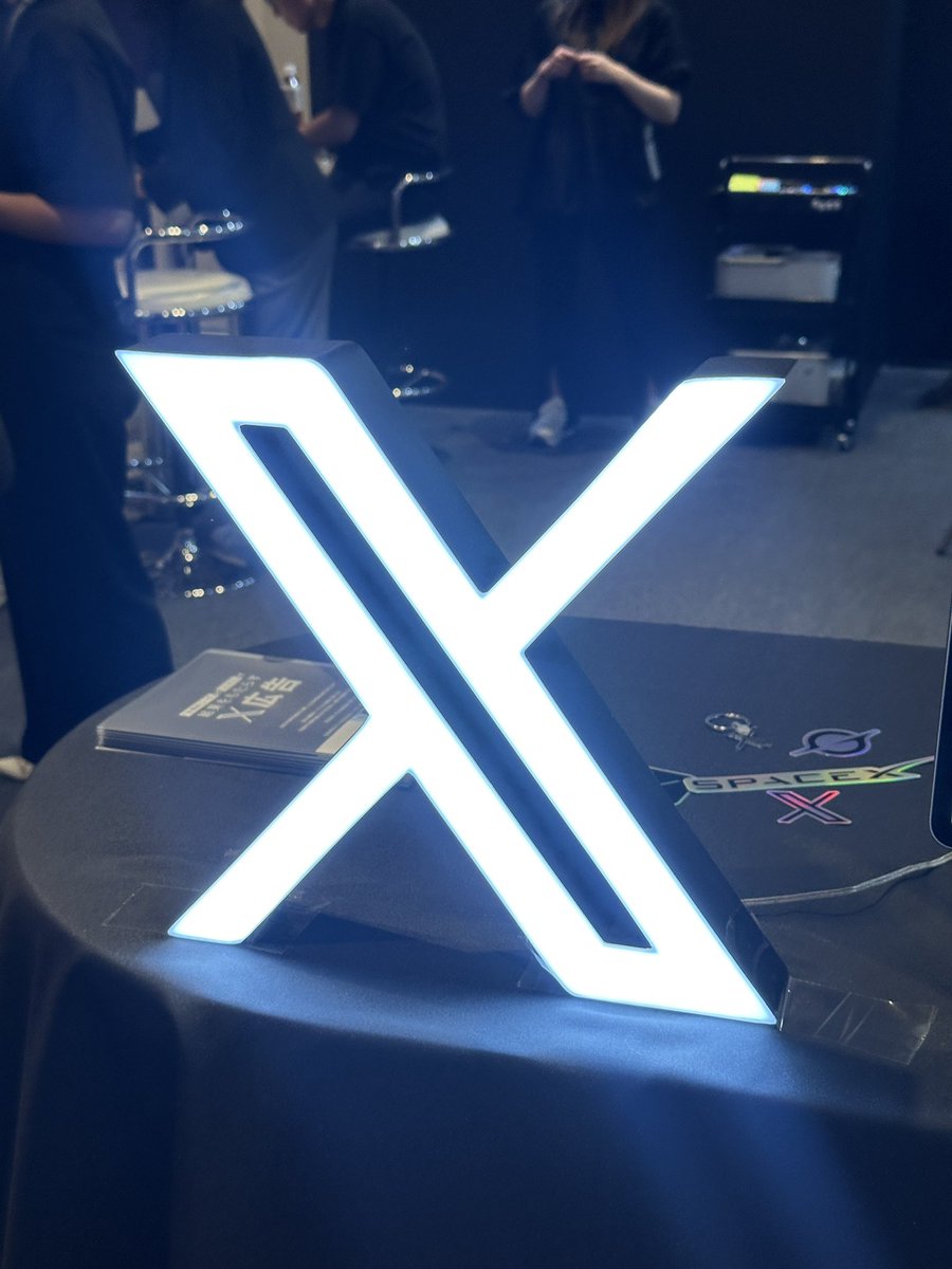 nyamirinchan's tweet photo. 🐹「これうってますか？」
Xの社員さん「売ってないですね」

#adtechtokyo https://t.co/koGPz0H2OF