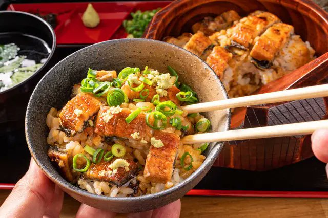 MATCHA_global's tweet photo. Have you tried the Japanese eel dish Hitsumabushi? 🍱✨

Hitsumabushi is Nagoya's famous grilled eel specialty served with a fun 4-step dining ritual—enjoy it plain, add spicy condiments, or drown it in warm dashi broth! Details👉https://t.co/vSbeNc2GiO https://t.co/zKoDtliD50