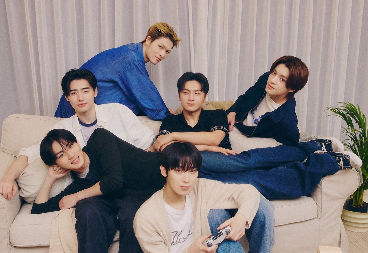 EN7ernally's tweet photo. jungwon lying on jayhoon’s lap 😭 AH THAT’S THEIR BABY 😭😭😭 https://t.co/382OJSa4At
