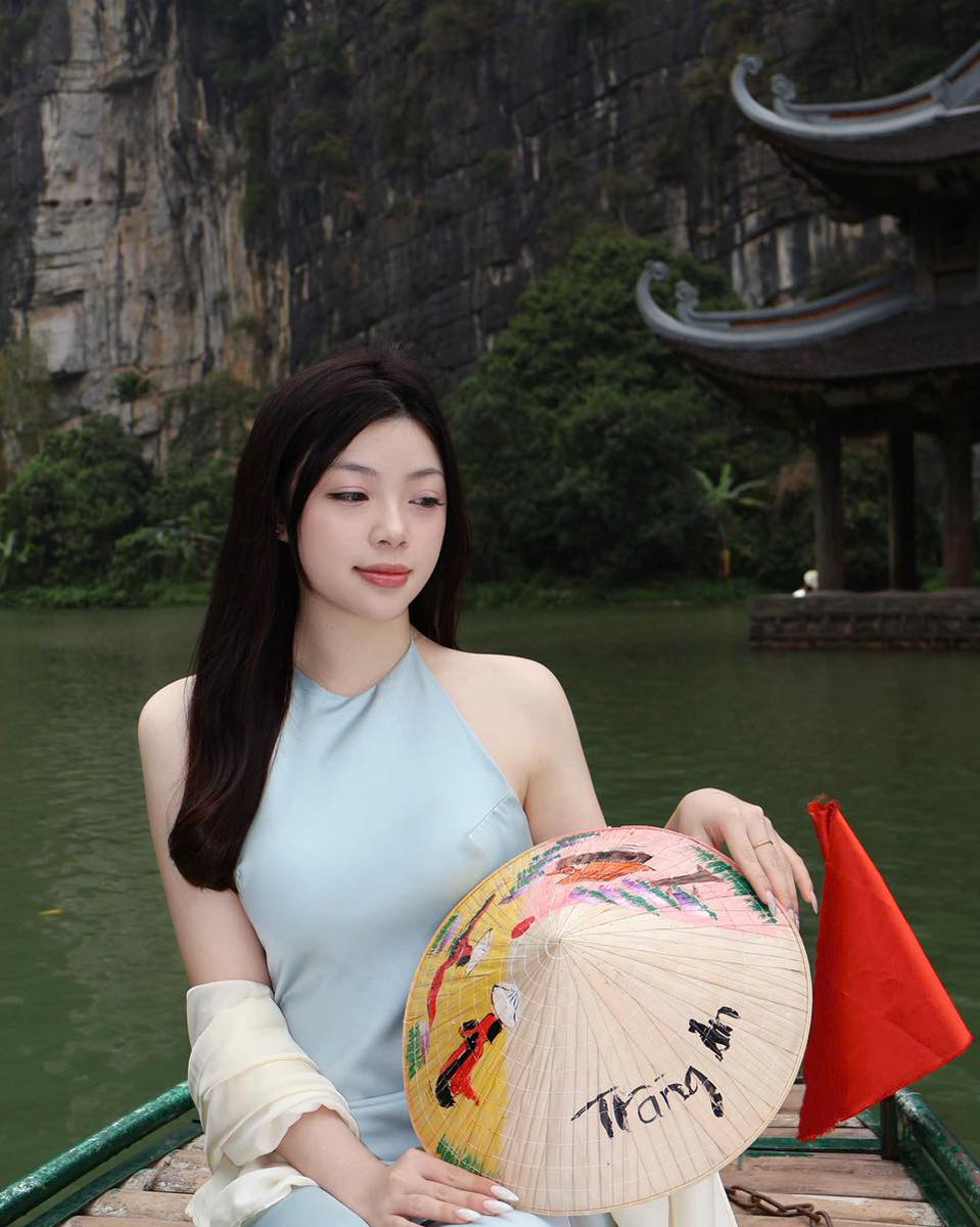 rincess759107's tweet photo. Canon R50 đang gây ấn tượng mạnh với thiết kế gọn nhẹ, chất lượng ảnh sắc nét và khả năng quay video linh hoạt. Lựa chọn đáng cân nhắc cho người mới lẫn người yêu sáng tạo nội dung. https://t.co/p1uE8AqpLR
