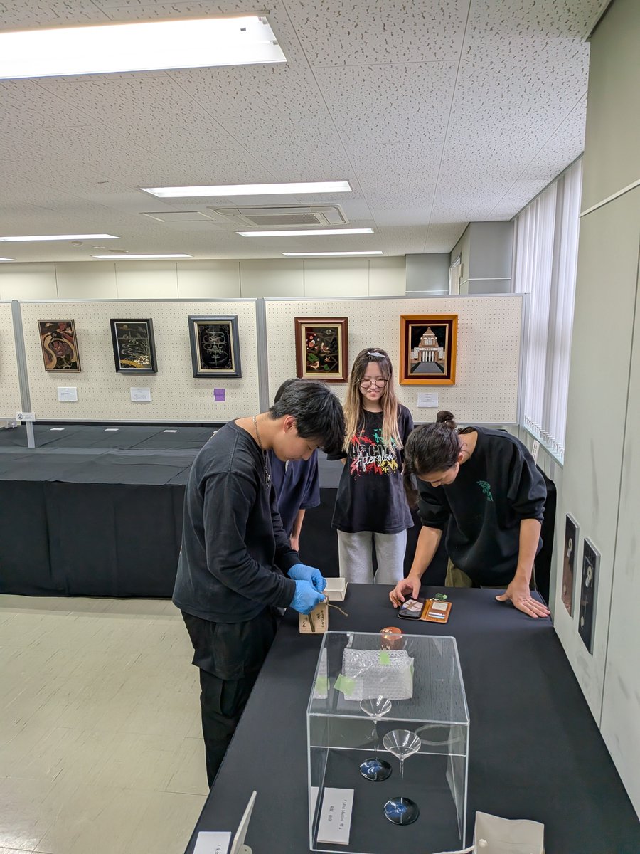 _task_official's tweet photo. いよいよ明日から松葉祭!
今日、学生たちは協力して準備に取り組んでいました。
皆様のご来場お待ちしております。
#task
#京都伝統工芸大学校
#松葉祭
#kasd
#京都建築大学校 https://t.co/YUQfacs7IV