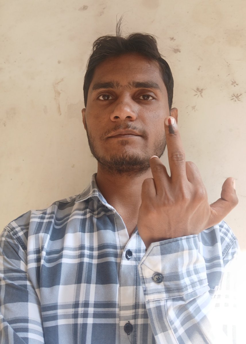 MehranSiddiqui_'s tweet photo. आज उत्तर प्रदेश विधान परिषद के खंड शिक्षक निर्वाचन (MLC) की प्रिक्रिया में अपना वोट डालकर लोकतंत्र की सुंदर व्यवस्था में भाग लिया। @ceoup 

#MLCForViksitUP
#MLCElection https://t.co/8FUzPOYw3A