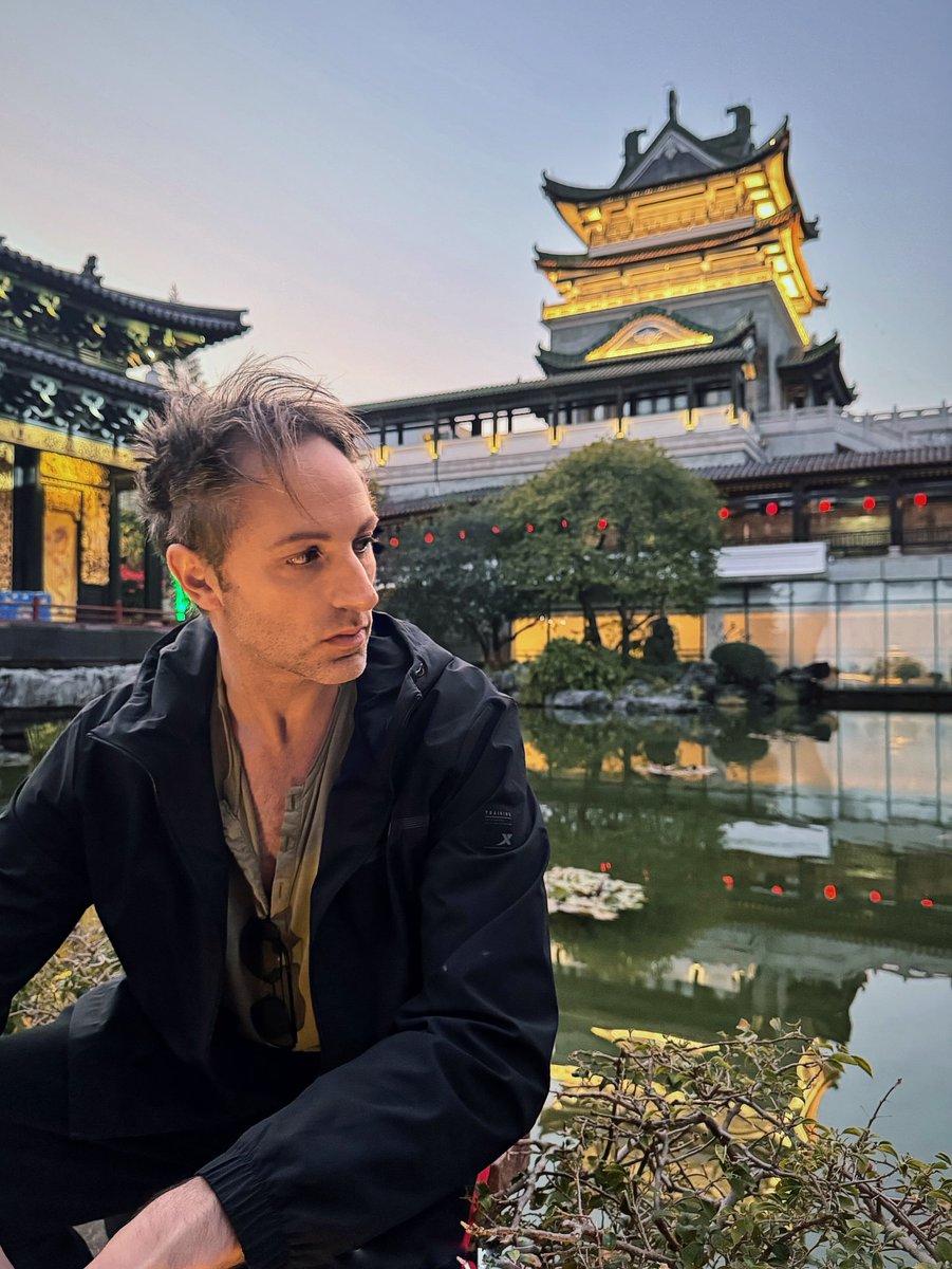 rafaela_azeved's tweet photo. Wandering where history meets modern life: Cantonese architecture, historic buildings, graceful bridges, and boats drifting beneath them capture the timeless soul of old China. https://t.co/csYg4mswbN