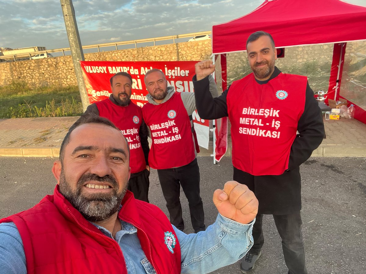 BirlesikMetal's tweet photo. 🔴 ULUSOY BAKIR DİRENİŞİMİZ 12’NCİ GÜNÜNDE!

Ankara Sincan’da bulunan Ulusoy Bakır fabrikasında, işten atılan arkadaşlarımızın işe geri alınması, sendikal haklarımıza saygı duyulması ve toplu iş sözleşmesi sürecinin bir önce başlatılması talepleriyle direnişimizi kararlılıkla sürdürüyoruz.

✊ Yaşasın örgütlü mücadelemiz!

#UlusoyBakırİşçisiKazanacak #BizKazanacağız