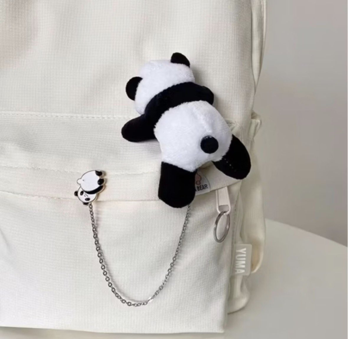threadshopee's tweet photo. Bros boneka ini lucu dan lembut dengan desain yang bagus. Boneka 3 dimensi dan lencana logam dihubungkan dengan rantai yang inovatif dan bergaya✨

https://t.co/3D6xk2JIfp https://t.co/VtVBPkY6o4
