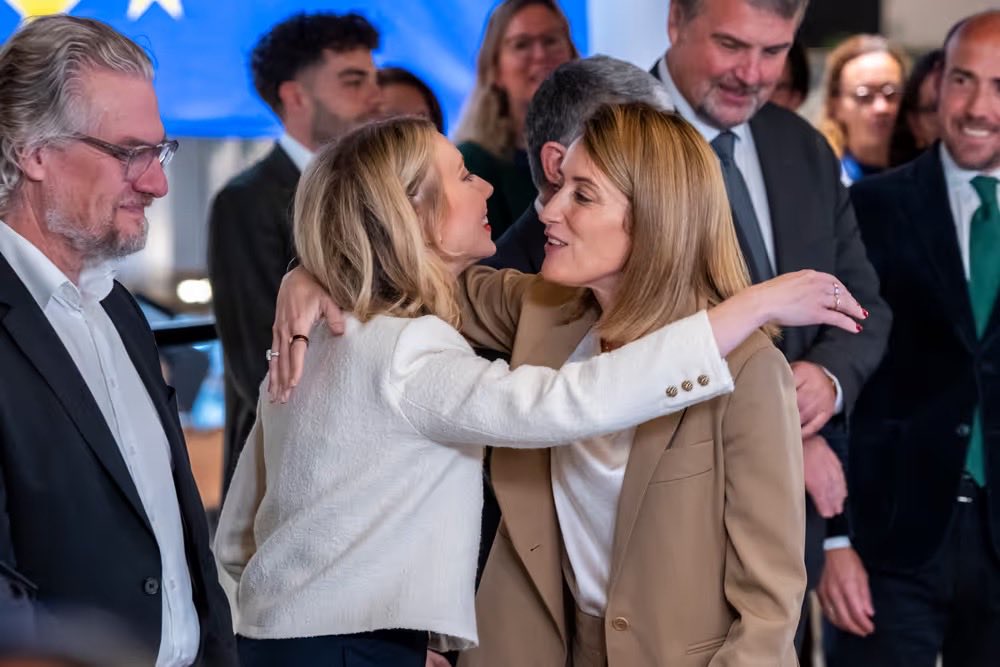 Lucia_Yar's tweet photo. The #DefenceOmnibus is officially EU law! 🎉🇪🇺

Negotiated on behalf of the @Europarl_EN and backed by strong support, this is the 2nd major law I’ve helped deliver. 
It will help #SMEs grow, produce &amp; #innovate faster, strengthening both our economy and Europe’s common #security https://t.co/HiTuBsqCnN