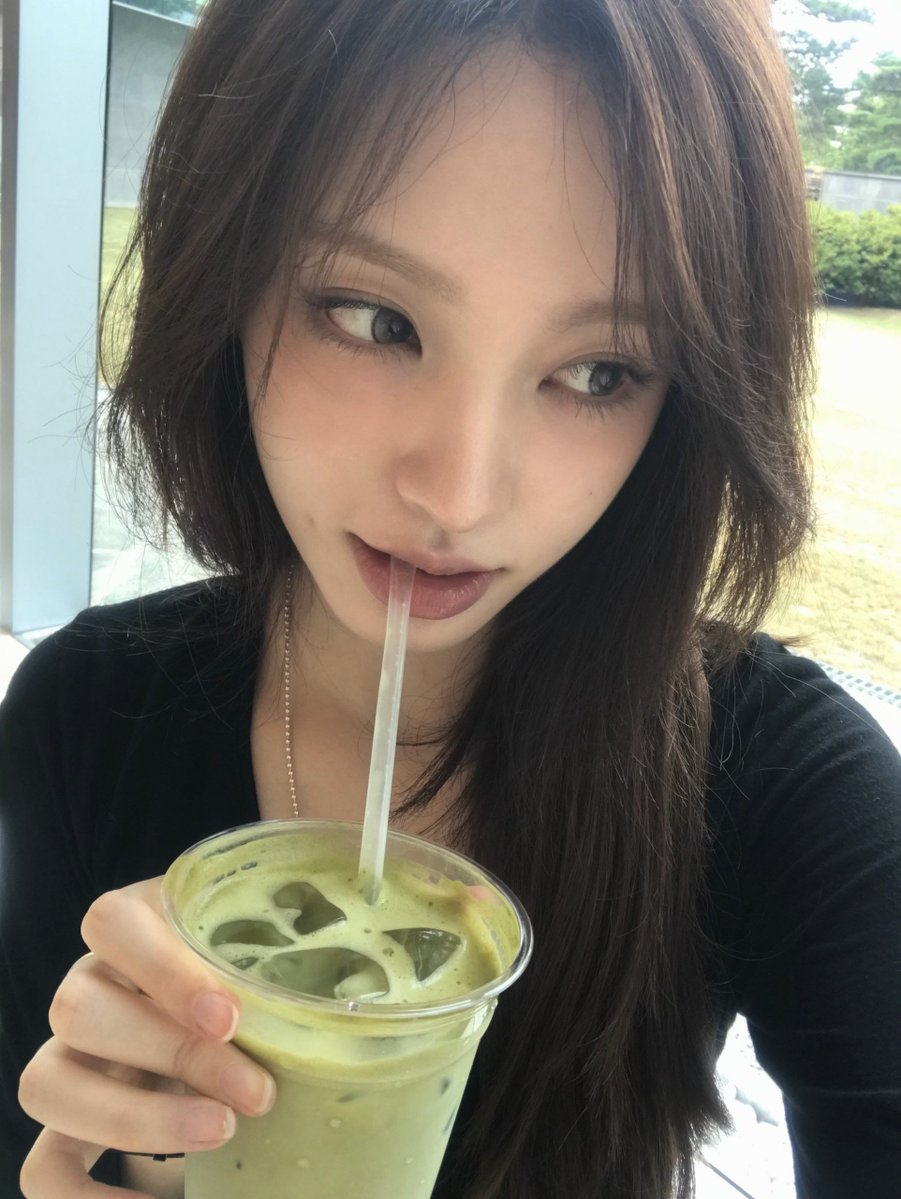 ilzkim's tweet photo. 🍵🍃﹐Another day = another glass of matcha! https://t.co/gar1RJEhsw