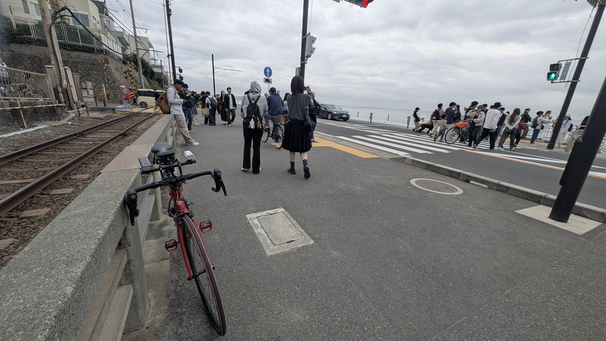 miya_RX7's tweet photo. なぜ、ここ激込みなん？外人に大人気。
スラムダンクの影響？ https://t.co/Pju4DxwzOf