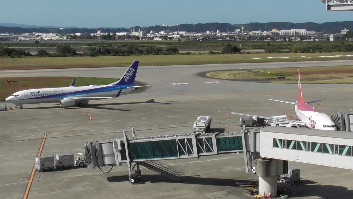 LabNvfc's tweet photo. 737MAX8と737-800のウイングレット

見れば見るほど興味深い形をしていますね

#富山空港
#アドバンスト・テクノロジー・ウイングレット https://t.co/YxiqybIKw9