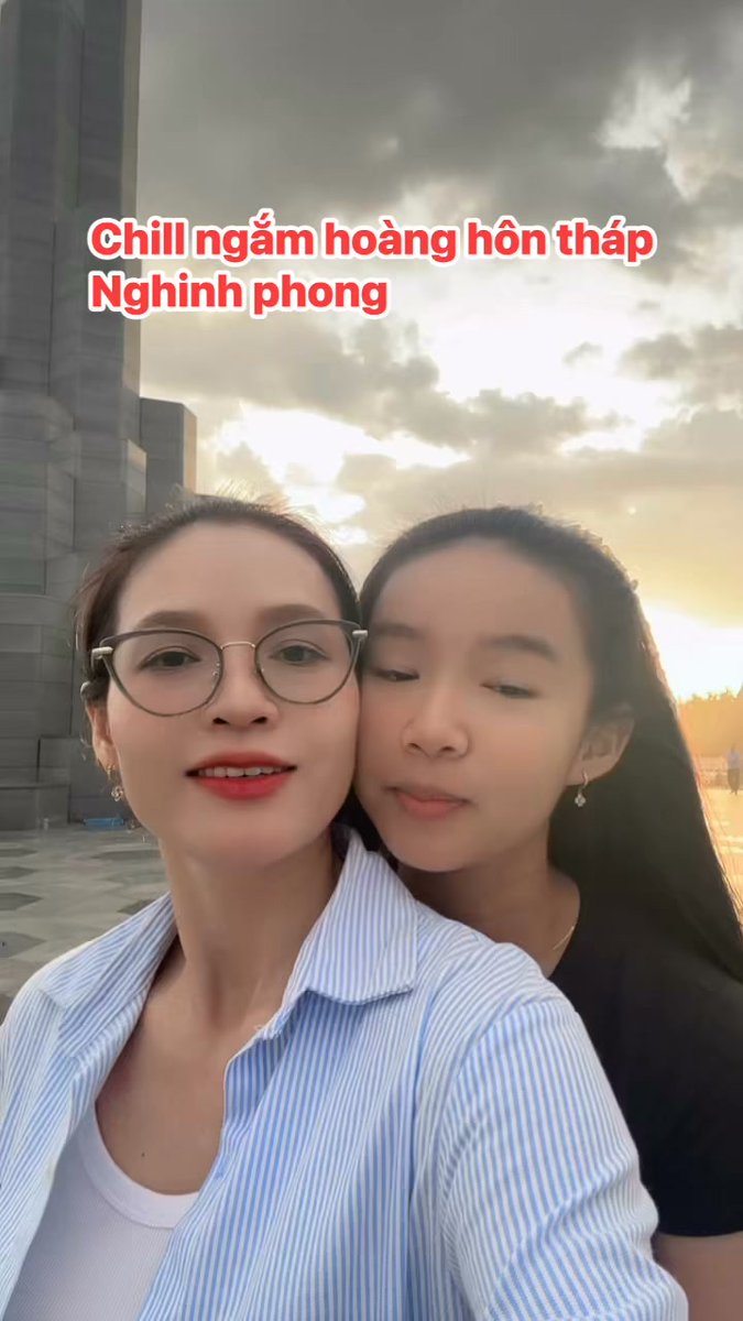 ESRA_BLUE's tweet photo. Cả nhà cùng thư giãn ngắm hoàng hôn tại một thành phố hiện đại, đường sá rộng rãi nhưng vẫn yên bình và lặng lẽ. https://t.co/KOuqd6Eeyt