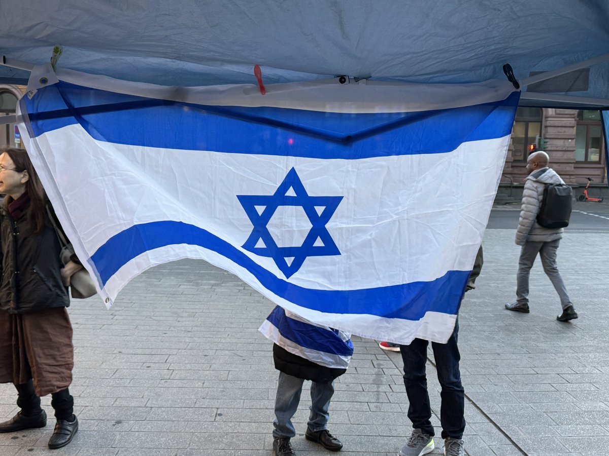 LoveGuerillero's tweet photo. #Bonn #bn2210 
#53Antisemitenfrei
#EndJewHatred 
#GegenJedenAntisemitismus 
#BringHopeNow 
#SeiAMensch 
#HerzStattHass 
#ZirkusPaliGalli https://t.co/6Wm3K884gq