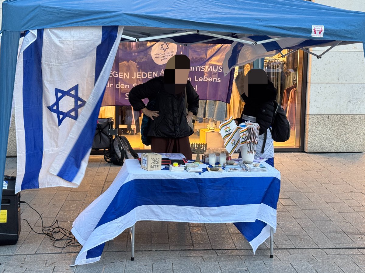 LoveGuerillero's tweet photo. #Bonn #bn2210 
#53Antisemitenfrei
#EndJewHatred 
#GegenJedenAntisemitismus 
#BringHopeNow 
#SeiAMensch 
#HerzStattHass 
#ZirkusPaliGalli https://t.co/qAUwyyEseB