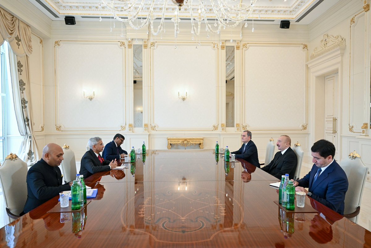 DrSJaishankar's tweet photo. Pleased to call on @presidentaz Ilham Aliyev of Azerbaijan in Baku this morning. 

Conveyed the greetings of @rashtrapatibhvn and PM Modi. Discussed strengthening the relationship between our two countries. Appreciate his positive sentiments for this shared endeavour. 

🇮🇳🇦🇿 https://t.co/jfCBS1kCDY