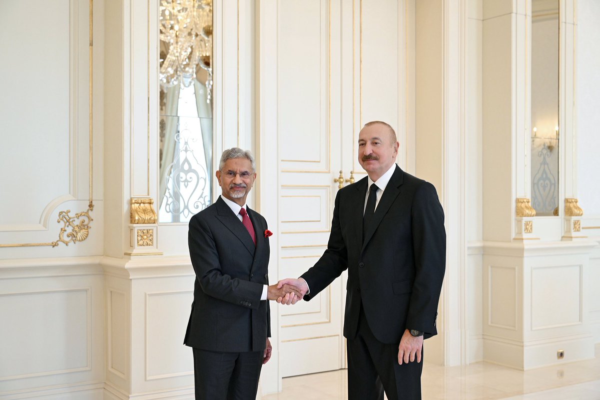 DrSJaishankar's tweet photo. Pleased to call on @presidentaz Ilham Aliyev of Azerbaijan in Baku this morning. 

Conveyed the greetings of @rashtrapatibhvn and PM Modi. Discussed strengthening the relationship between our two countries. Appreciate his positive sentiments for this shared endeavour. 

🇮🇳🇦🇿 https://t.co/jfCBS1kCDY
