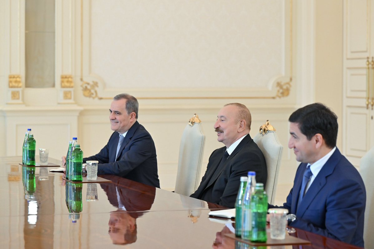 DrSJaishankar's tweet photo. Pleased to call on @presidentaz Ilham Aliyev of Azerbaijan in Baku this morning. 

Conveyed the greetings of @rashtrapatibhvn and PM Modi. Discussed strengthening the relationship between our two countries. Appreciate his positive sentiments for this shared endeavour. 

🇮🇳🇦🇿 https://t.co/jfCBS1kCDY