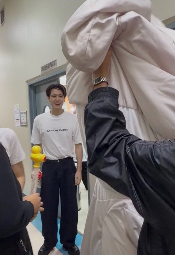 booluvbu's tweet photo. ความแตกต่างเมื่อโอ๋เอ๋แฟ่บ :

ปะป๊าร้องไห้                               ปะปี๊ยืนขำ

KNP OHAE BOOST AURA
#TSUBAKIxKengNamping 
#TSUBAKIBoostYourAurawithเก่งน้ำปิง https://t.co/1trlICgNLj