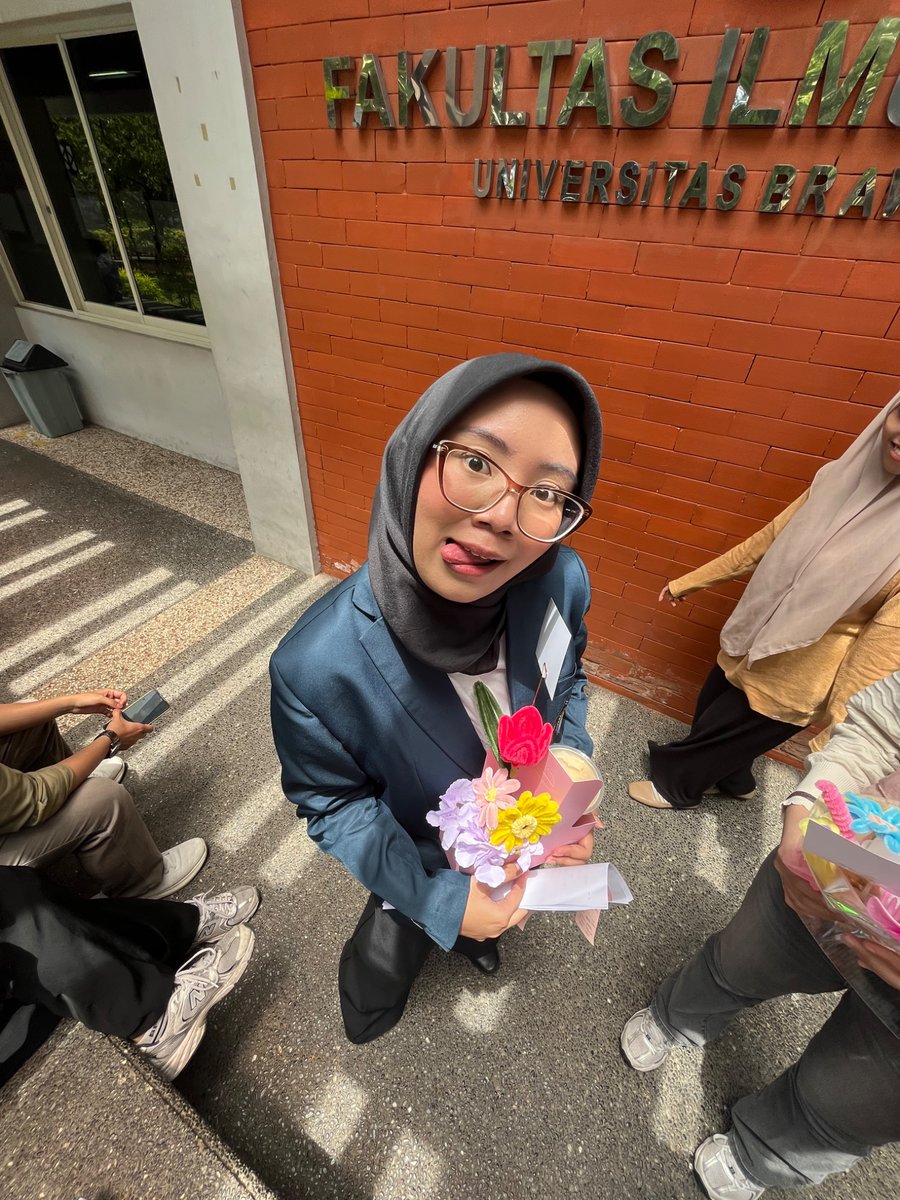 wonusasing's tweet photo. sosok aseli penulis feminist essays &amp; articles ini akhirnya sempro jg best https://t.co/CfZahRXH2U