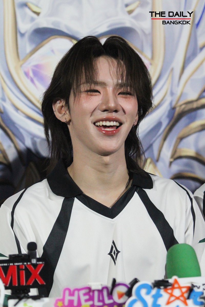 thedailybkk's tweet photo. "ปลั๊กกี้ PERSES" "แทด ATLAS" และ "จูเนียร์ VVV" จาก TEAM AFATA ในงาน RoV TPOP Tournament

#RoVTPOPTournament
#PLUGGY_PERSES #TadATLAS  #JUNIOR_VVV 
#ATLASth #RoVTPOPxVVV https://t.co/dPTeiVc7Hu