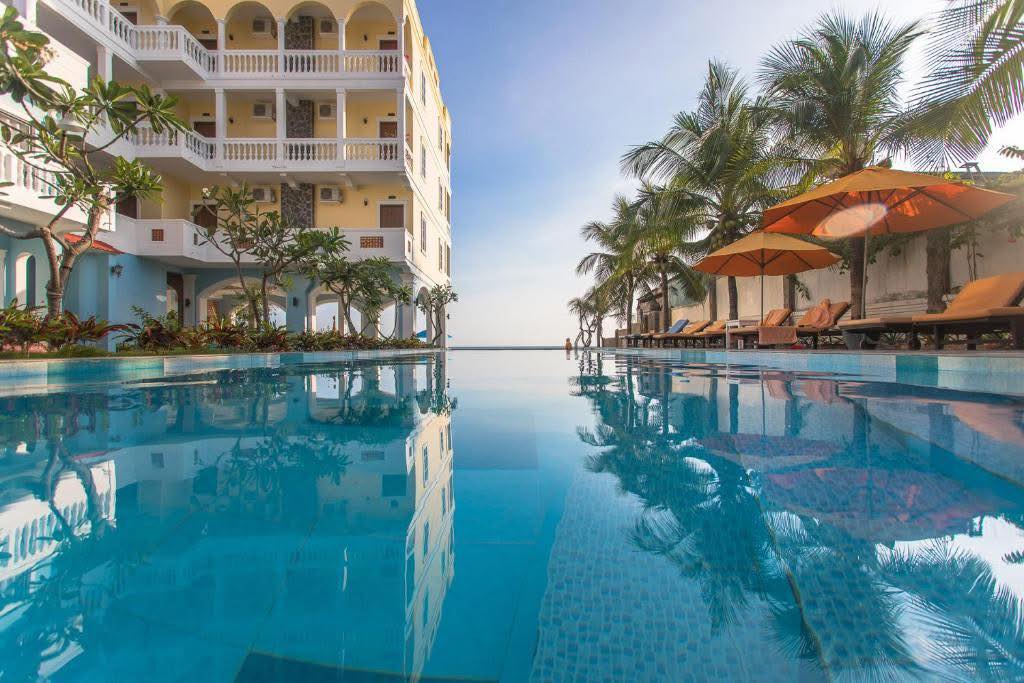 AlysscWPearsNev's tweet photo. Combo hè từ 999K: bãi biển riêng tư, spa thư giãn và Jeep Tour khám phá. Tận hưởng kỳ nghỉ trọn vẹn tại Grace Boutique Resort Mui Ne. https://t.co/j0fdBTkTa7