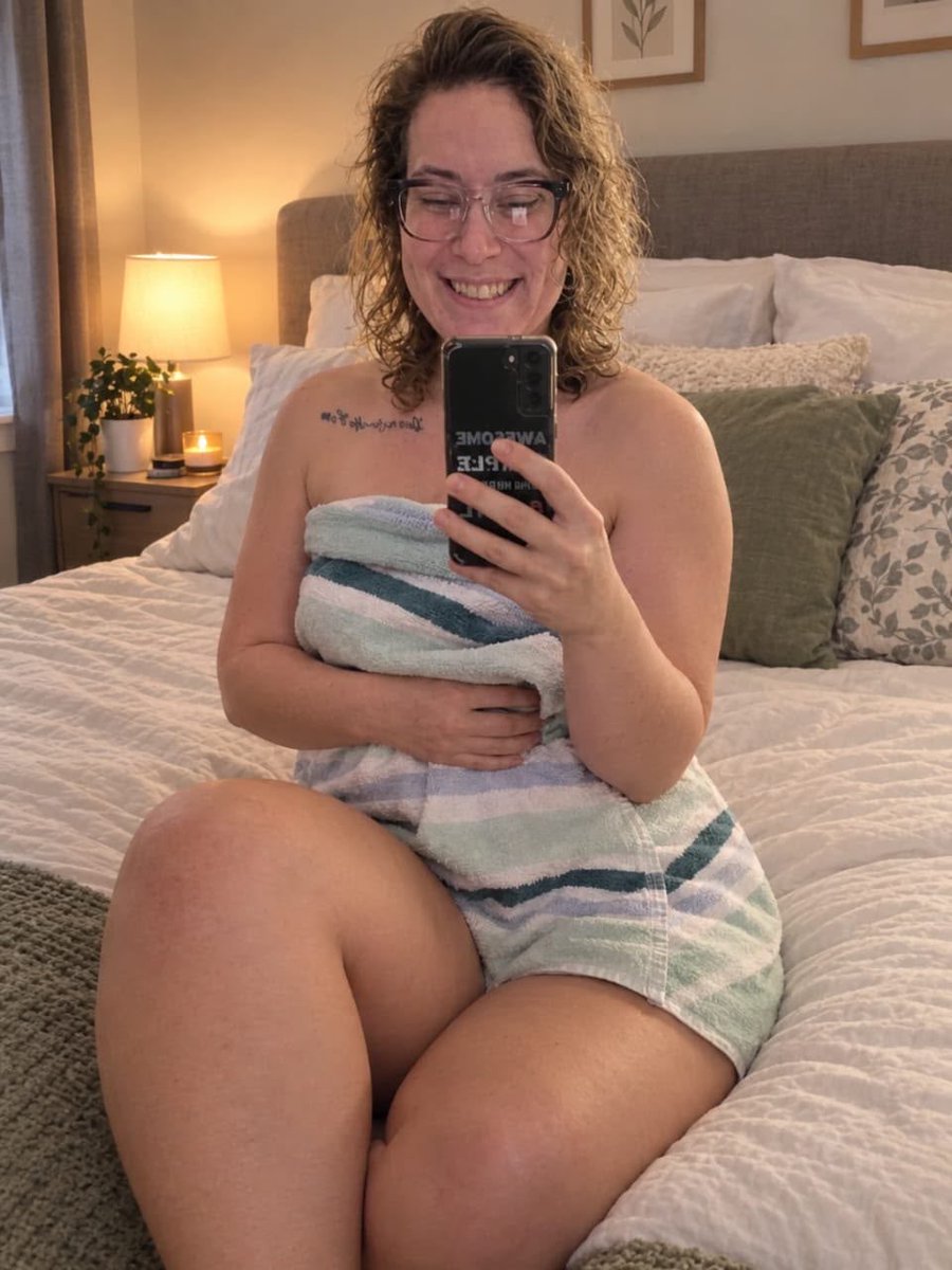 TamaraLeedwh7's tweet photo. I'm 42, am I too old to show my body on twitter x? https://t.co/9B7YeoUqQC