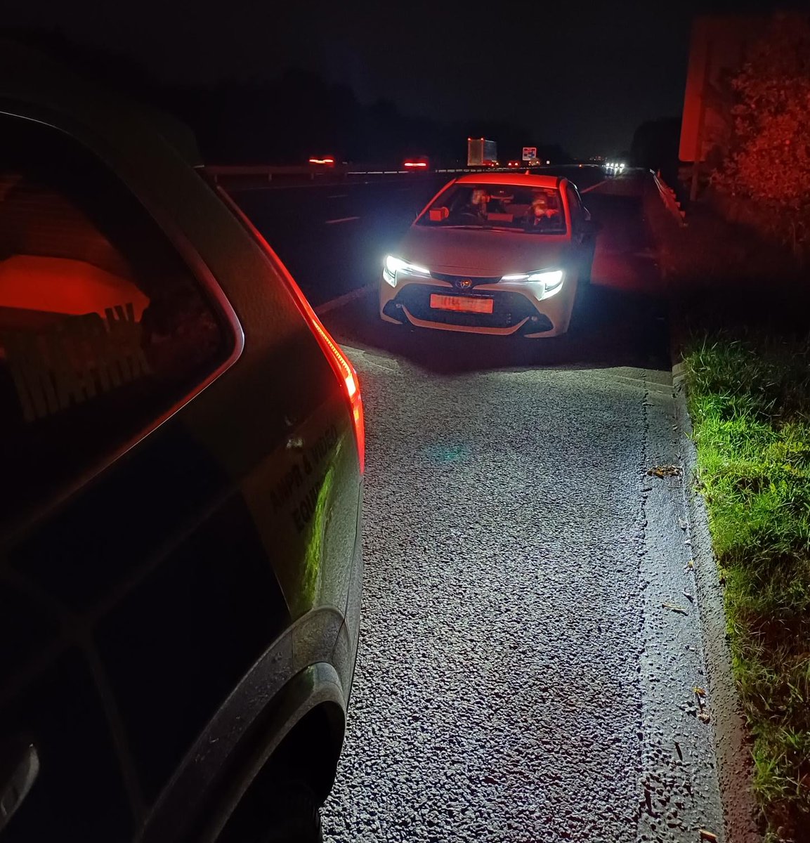 MerPolTraffic's tweet photo. This private hire vehicle was seen driving erratically on the #M62, tailgating, weaving, and at excess speed, all with a marked #Police vehicle behind it. Vehicle stopped and the unhappy driver was reported, and had their taxi licence suspended. #HappyCustomer #PHV https://t.co/CWEypEzpAk