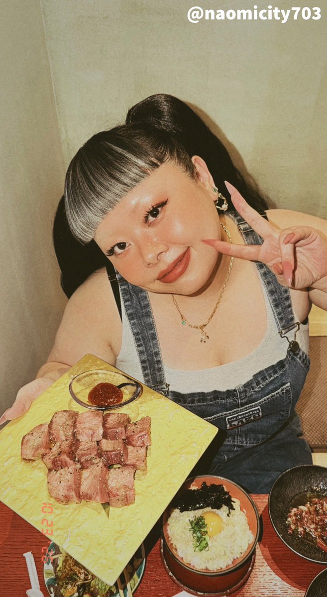 naomicity703's tweet photo. 本日10月23日、直美が39歳のお誕生日を迎えました！🎂🎉

誕生日前日の22日は、チーム直美で直美の大好きな焼肉を食べに行きました！🗽🚕

ちなみに、誕生日当日はお友達とご飯に行く予定だそうです！😆

39歳になった直美も、どうぞよろしくお願いいたします！ https://t.co/4f0JIMlVFt