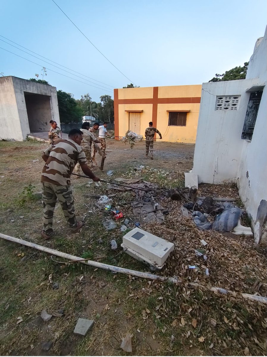 CISFWest's tweet photo. Every effort counts, every action matters! CISF Unit IOCL Mundra promotes #SpecialCampaign6 through Shramdaan, cleanliness drives &amp; awareness activities, inspiring #JanBhagidari for a cleaner, greener &amp; #ViksitBharat.
@HMOIndia
@MIB_India
@SwachhBharatGov
@swachhbharat
@CISFHQrs https://t.co/eo2tiw7alW
