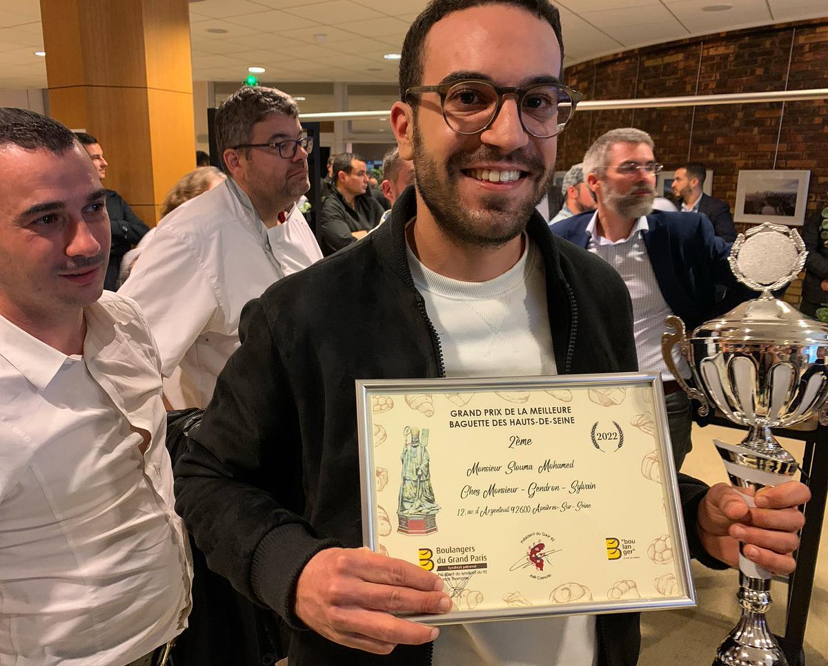 KaysoWnSandeb27's tweet photo. Bravo à Mohamed, notre boulanger, pour son 2e prix de la meilleure baguette de tradition des Hauts-de-Seine! https://t.co/sTJQIv1sAf