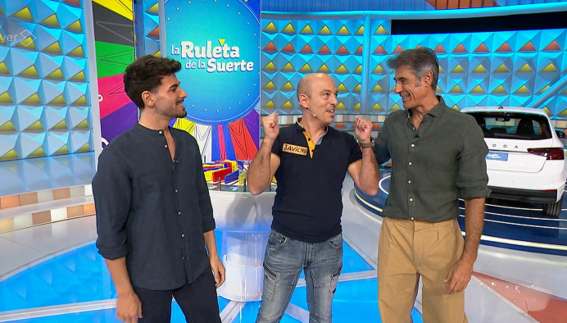 atresmediacom's tweet photo. #Audiencias I

🥳 Los concursos de @antena3com suman otro día como los MÁS VISTOS de la TV  y LÍDERES absolutos

🏆 @PasapalabraA3 reina en la tarde con 1,6 M, un 17,2% y 3,1 M de espectadores únicos

🏆 @LaRuletaSuerte alcanza un 22%, con 1,5 M y 3.050.000 espectadores únicos https://t.co/DNtFk8gMh6