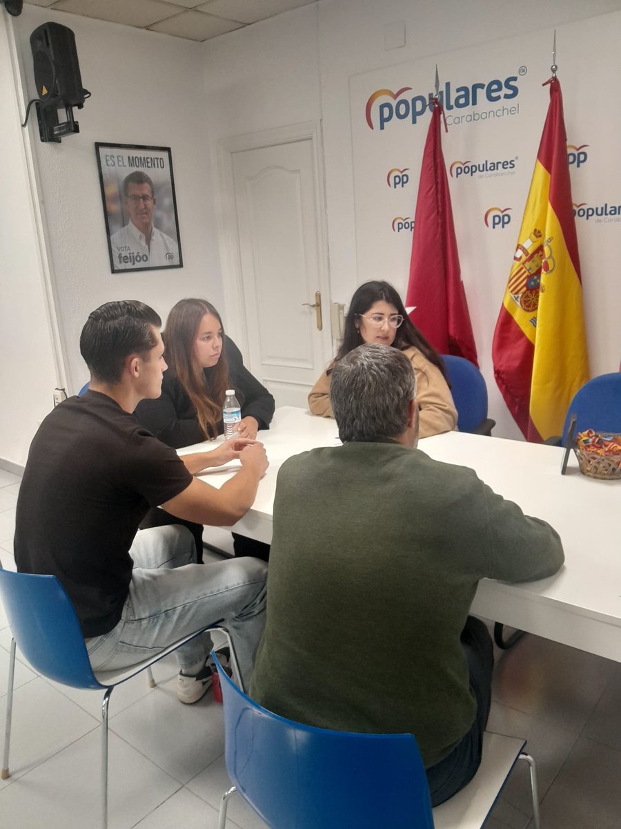 ppcarabanchel's tweet photo. @ppmadrid @GrupoPPMadrid El equipo de la vicesecretaría de comunicación se reúne en la sede para continuar preparando las líneas a seguir en esta precampaña electoral y trasladar el proyecto del @ppopular a todos los vecinos del distrito.

#PorFin #29N https://t.co/tcv8ct4Z5i
