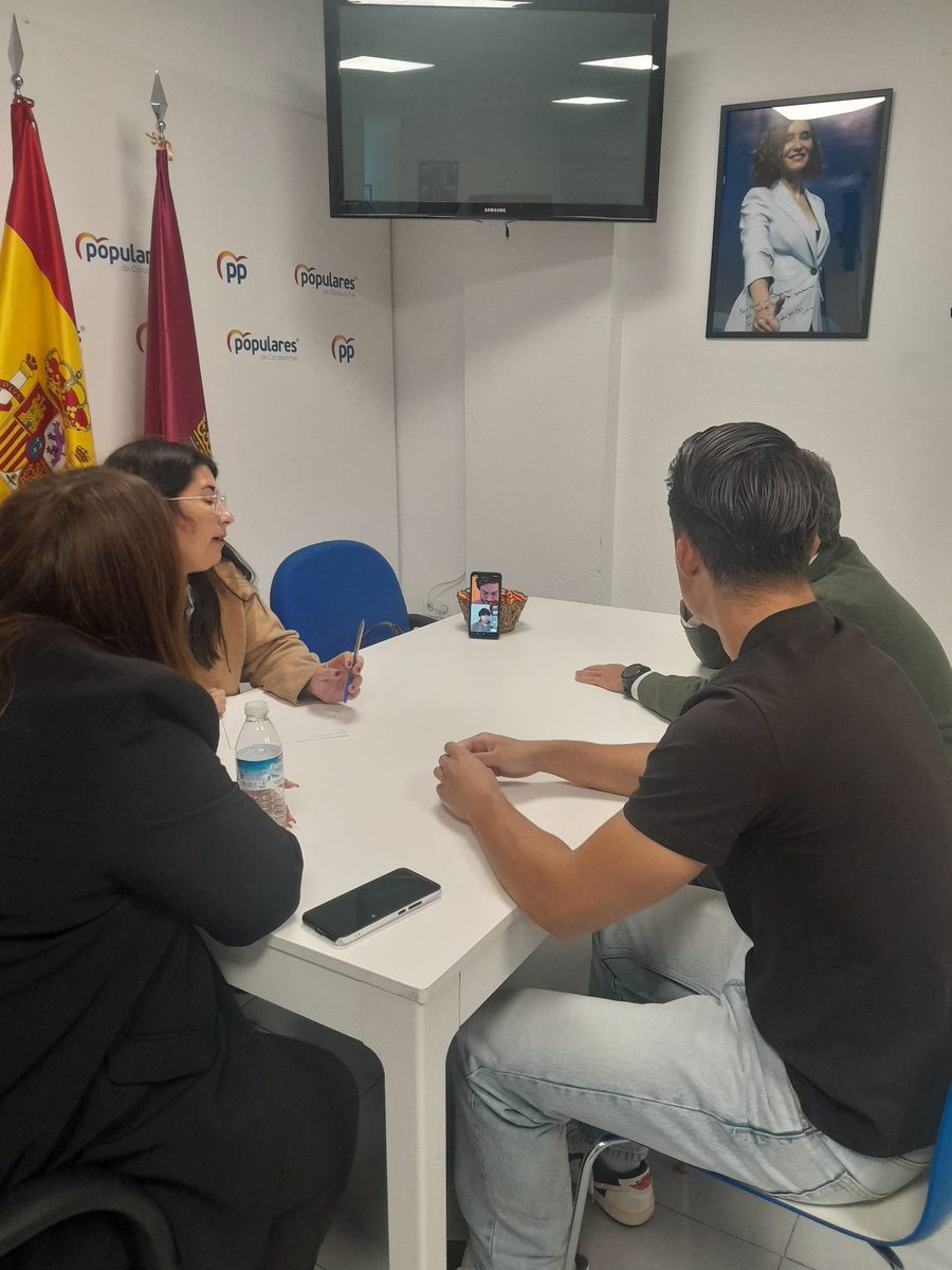 ppcarabanchel's tweet photo. @ppmadrid @GrupoPPMadrid El equipo de la vicesecretaría de comunicación se reúne en la sede para continuar preparando las líneas a seguir en esta precampaña electoral y trasladar el proyecto del @ppopular a todos los vecinos del distrito.

#PorFin #29N https://t.co/tcv8ct4Z5i