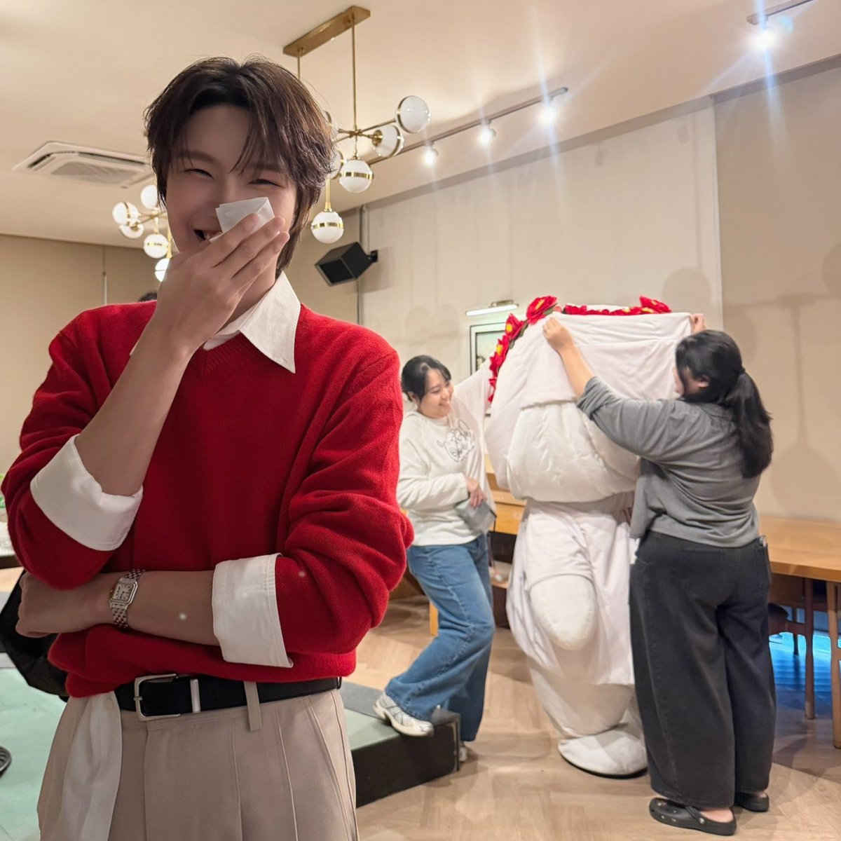 pinkbunelle's tweet photo. ohae deflates 

papi's reaction                vs.             papa's reaction https://t.co/lmdsl3PdAd